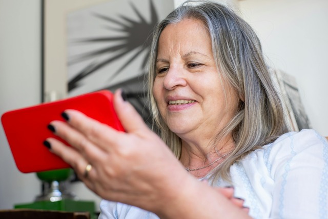 Electronic Games for Seniors Without Internet
